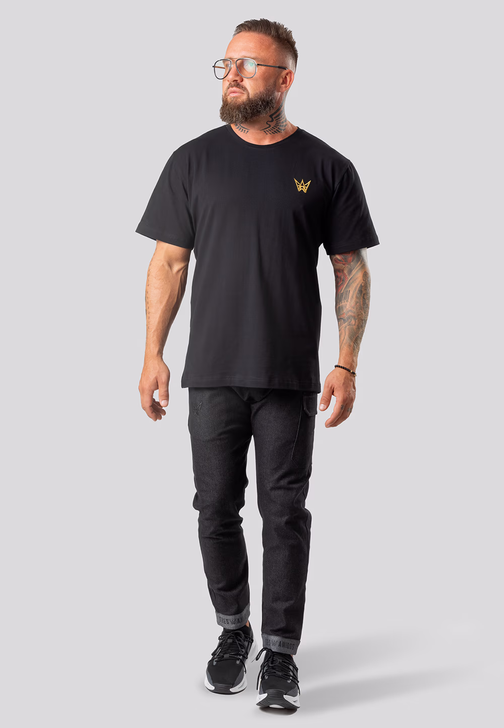 Koszulka Oversize z krótkim rękawem w kolorze czarnym ze złotą haftowaną koroną.