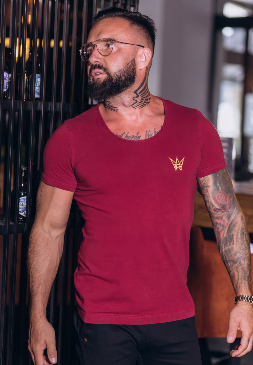 Koszulka z krótkim rękawem w kolorze bordowym ze złotą haftowaną koroną