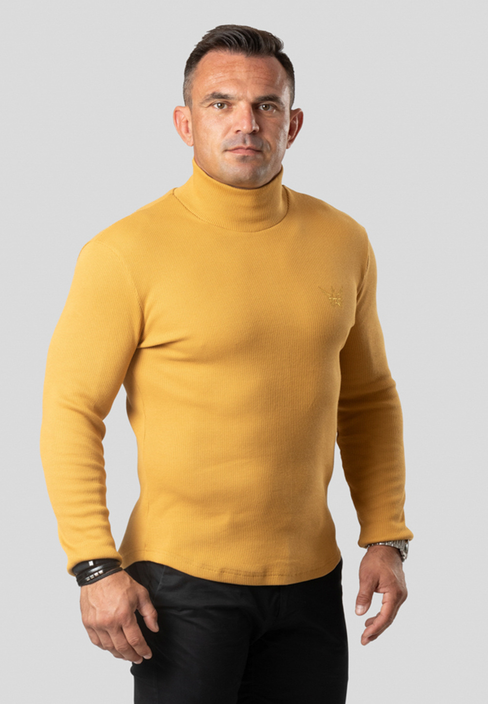 Sweter golf prążkowany z długim rękawem w kolorze musztardowym