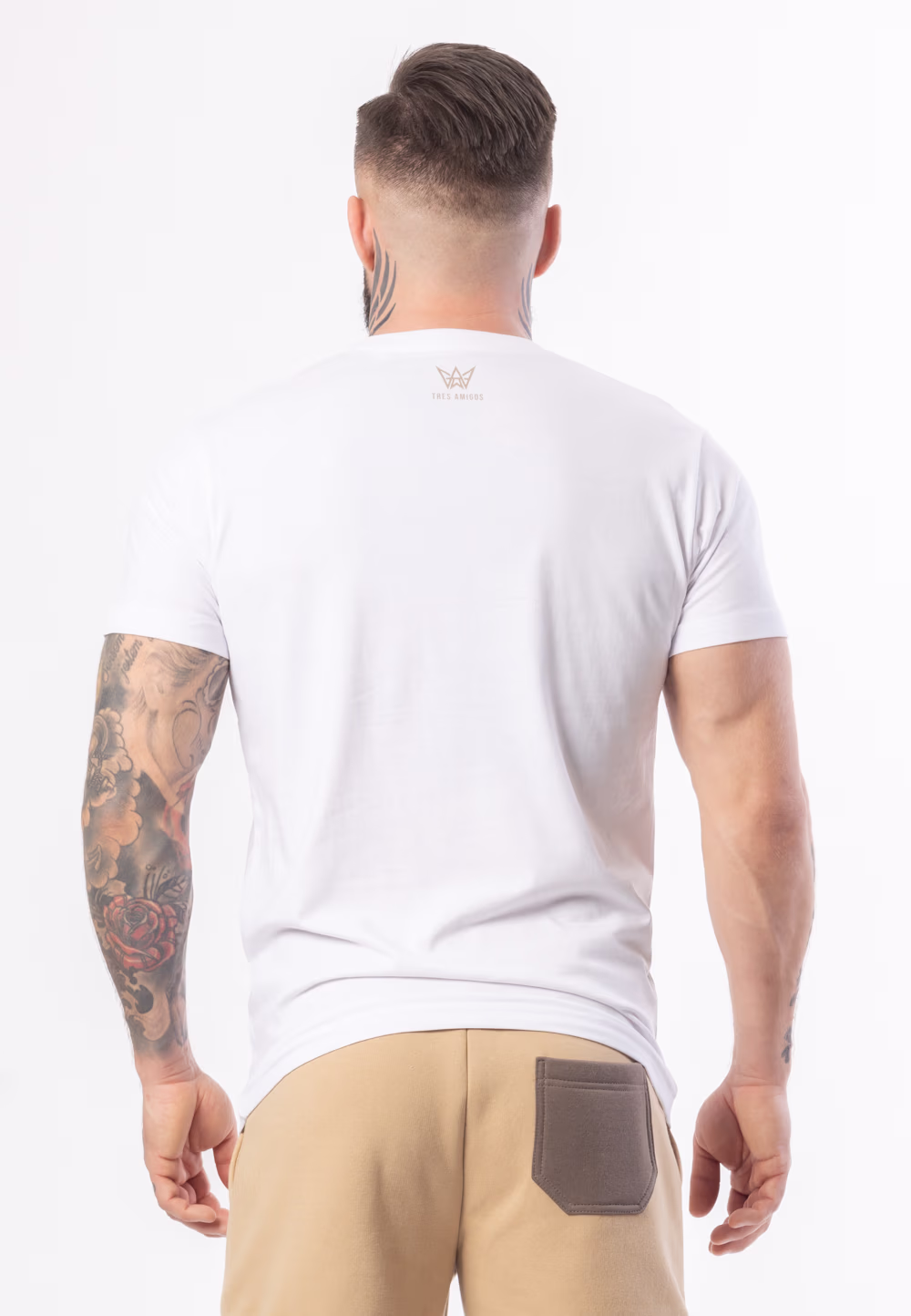 Koszulka Basic Slim Fit Classic w kolorze białym z beżowym logo.