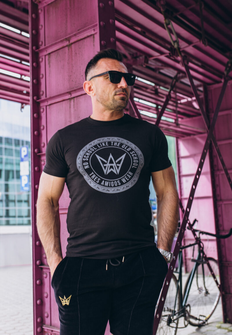 Koszulka Basic Slim Fit Classic w kolorze czarnym z szarym logo.