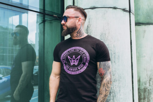 Koszulka Basic Slim Fit Classic z krótkim rękawem w kolorze czarnym z fioletowym logo.