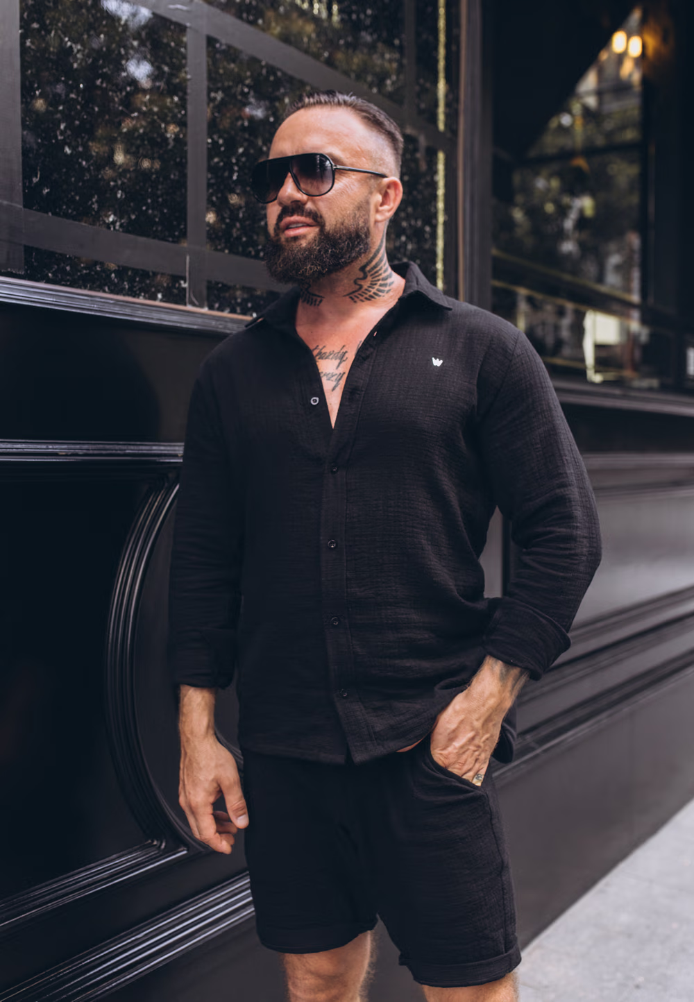 Muślinowa koszula z długim rękawem zapinana na guziki w kolorze czarnym z koroną ze złota 585