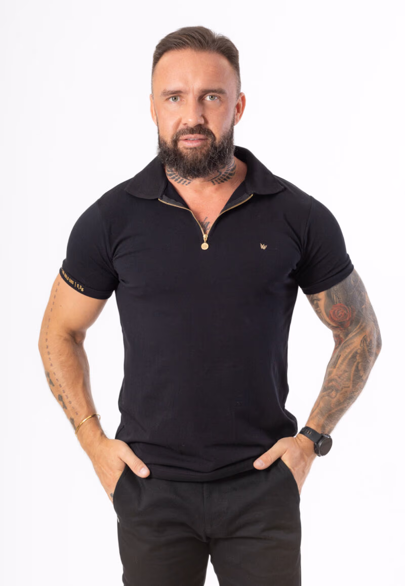 Koszulka Zipneck z krótkim rękawem w kolorze czarnym z koroną wykonaną ze złota 585.