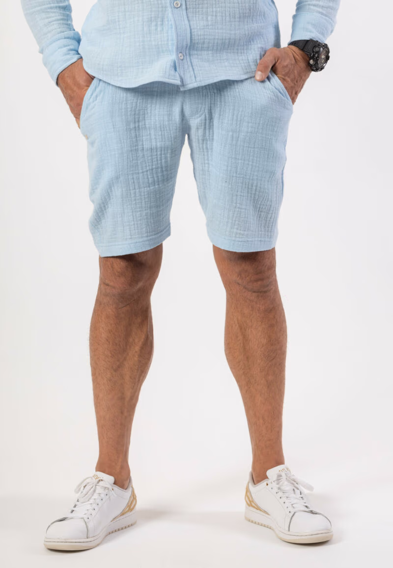 Muślinowe krótkie spodenki w kolorze błękitnym z koroną ze złota 585