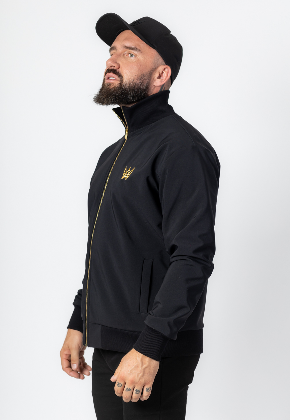 Softshellowa kurtka na zamek w kolorze czarnym ze złotą haftowaną koroną