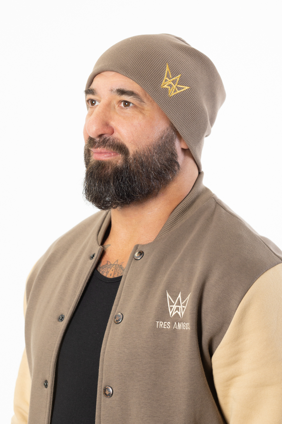 Bawełniana czapka zimowa w kolorze brązowym ze złotą haftowaną koroną