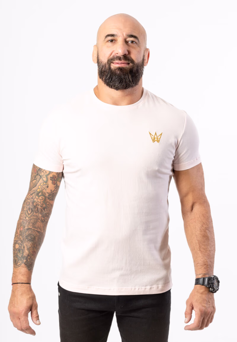 Koszulka Paco Slim Fit z krótkim rękawem w kolorze różowym ze złotą haftowaną koroną.