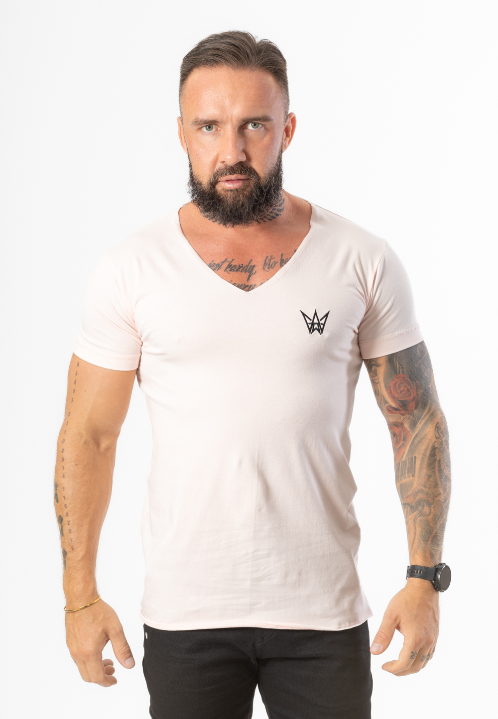 Koszulka z krótkim rękawem w kolorze różowym z czarną haftowaną koroną.