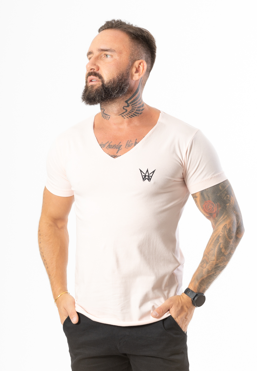 Koszulka z krótkim rękawem w kolorze różowym z czarną haftowaną koroną.