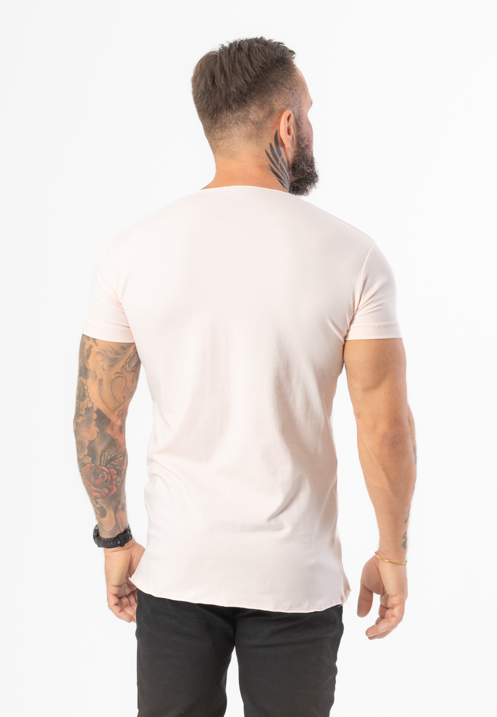 Koszulka z krótkim rękawem w kolorze różowym z czarną haftowaną koroną.