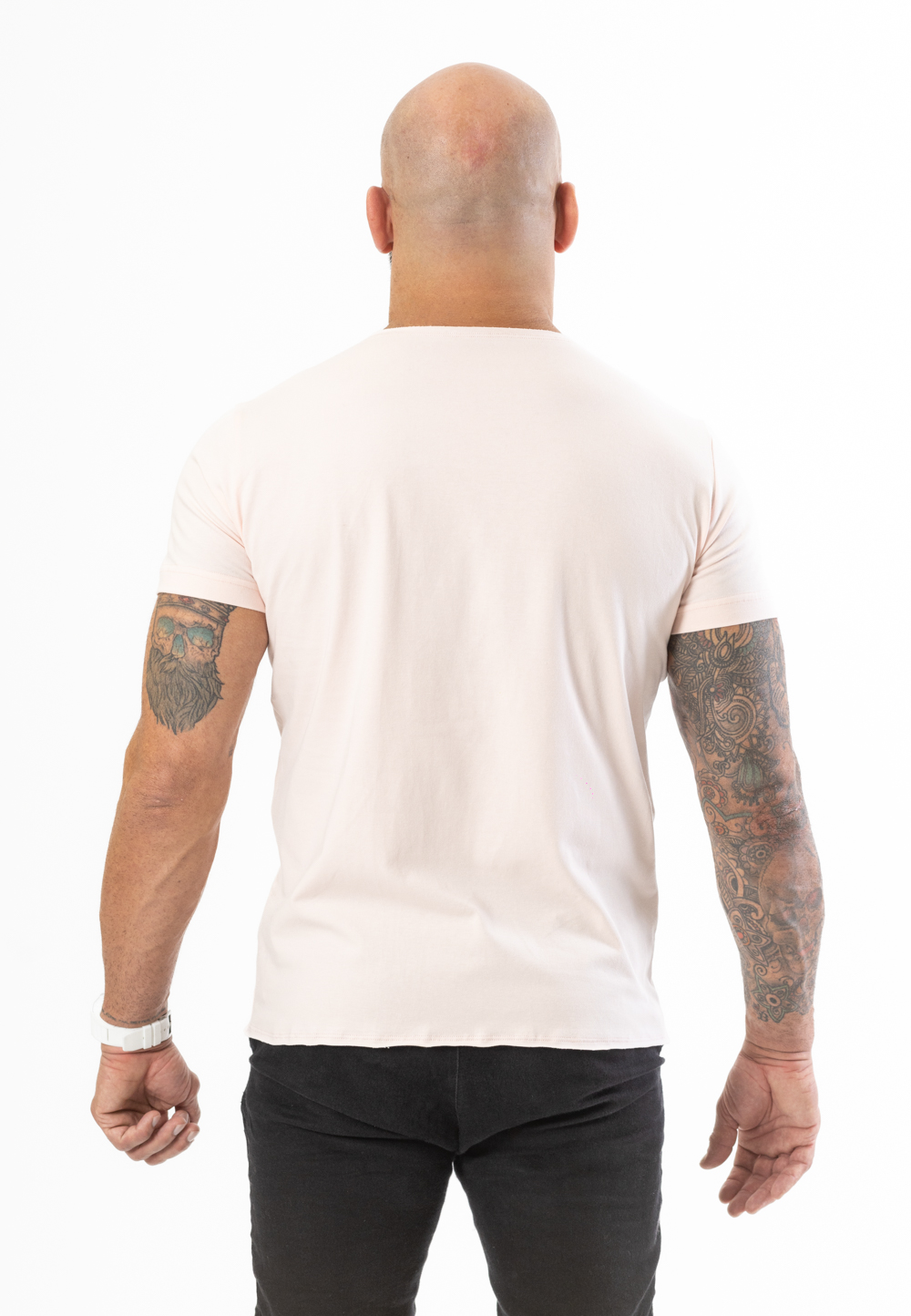 Koszulka z krótkim rękawem w kolorze różowym z czarną haftowaną koroną.