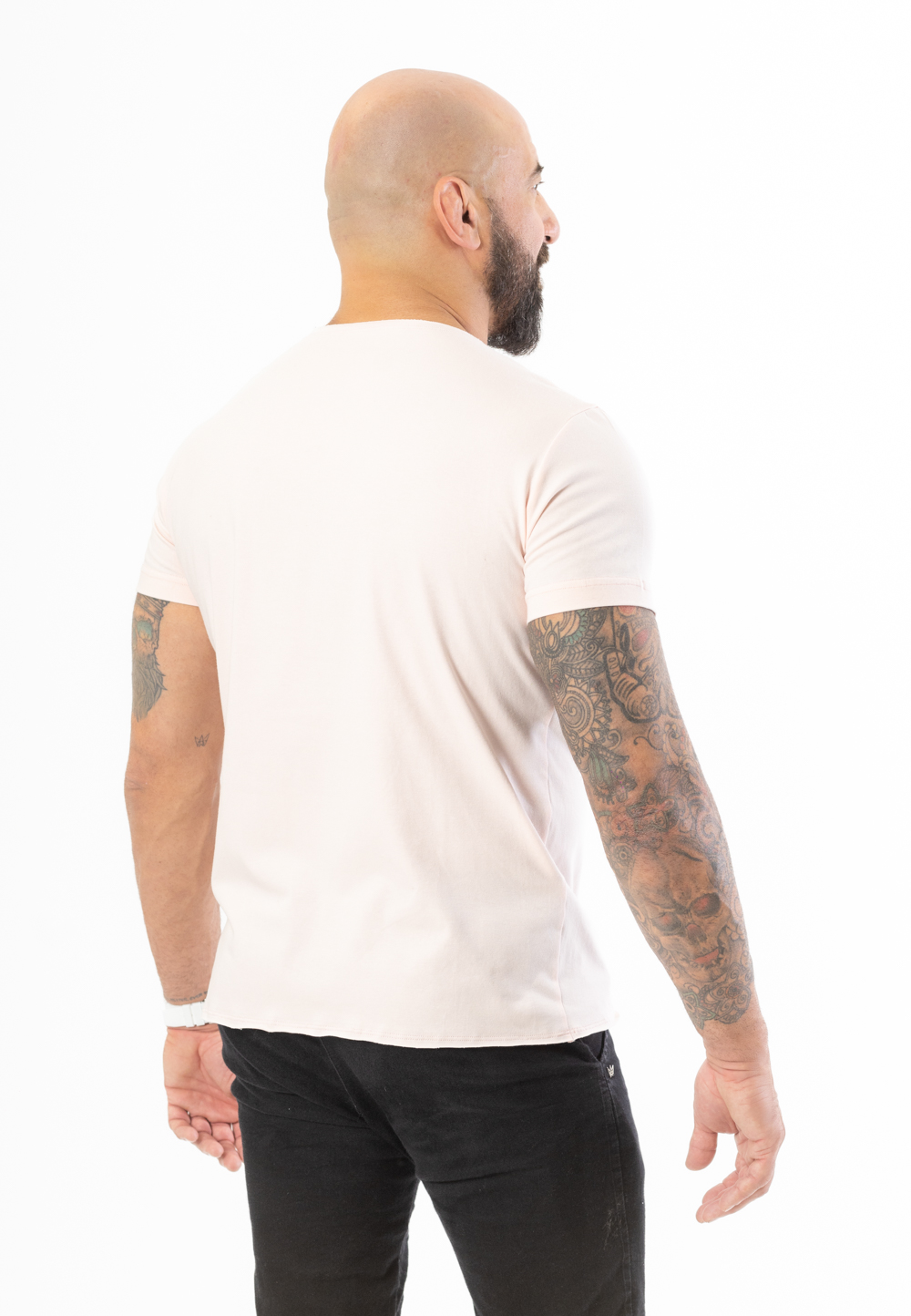 Koszulka z krótkim rękawem w kolorze różowym z czarną haftowaną koroną.