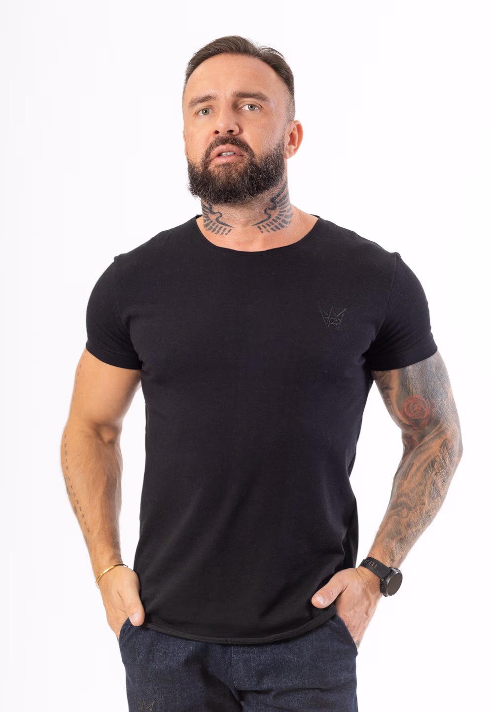 Czarny T-shirt z Krótkim Rękawem i Haftowaną Czarną Koroną