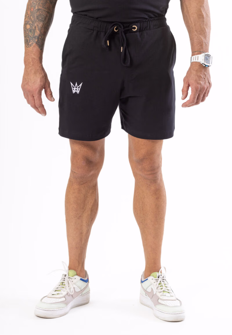 Krótkie spodenki Oversize w kolorze czarnym z białą haftowaną koroną.