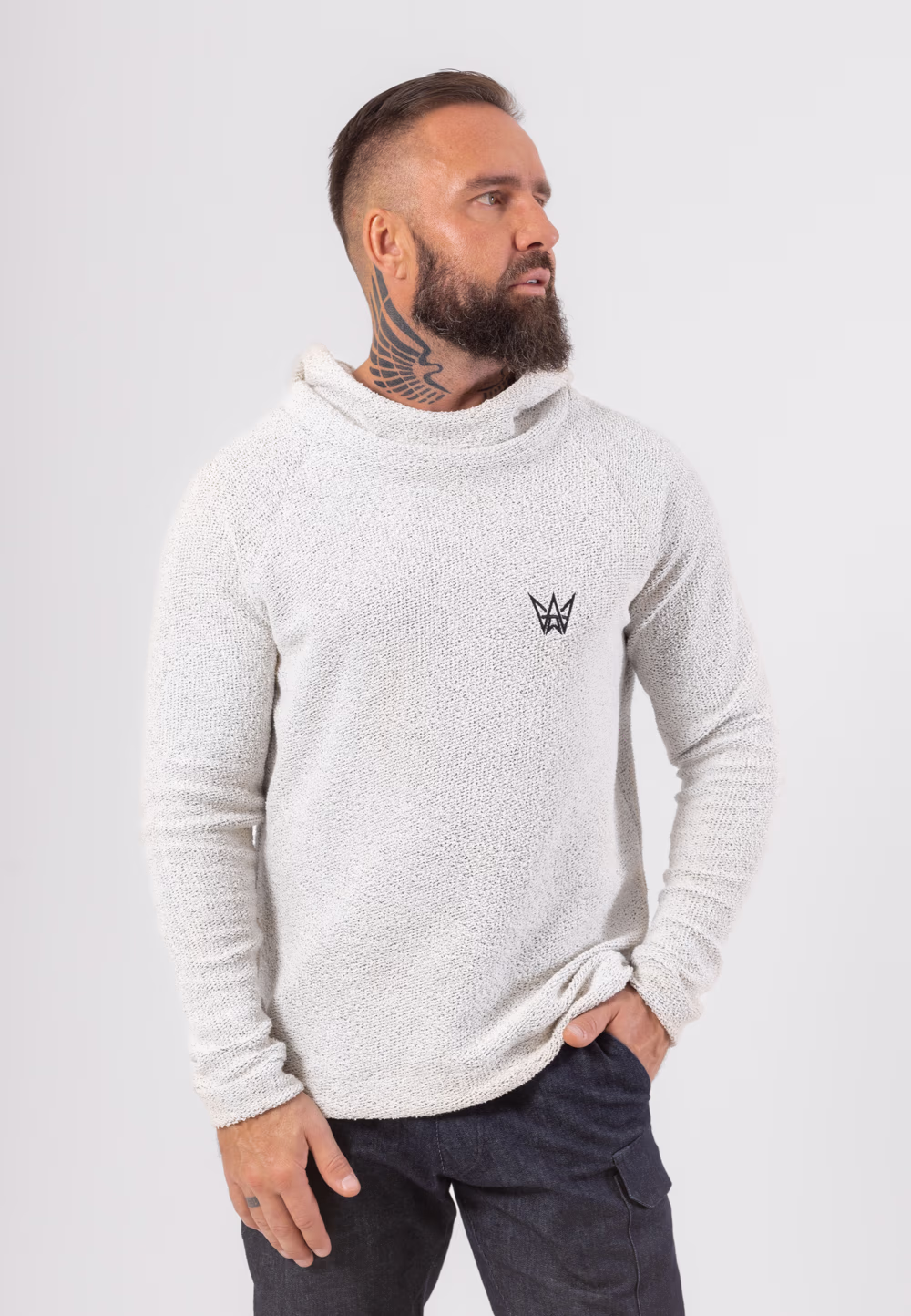 Bluza z kapturem w kolorze jasnoszarym z czarną haftowaną koroną.