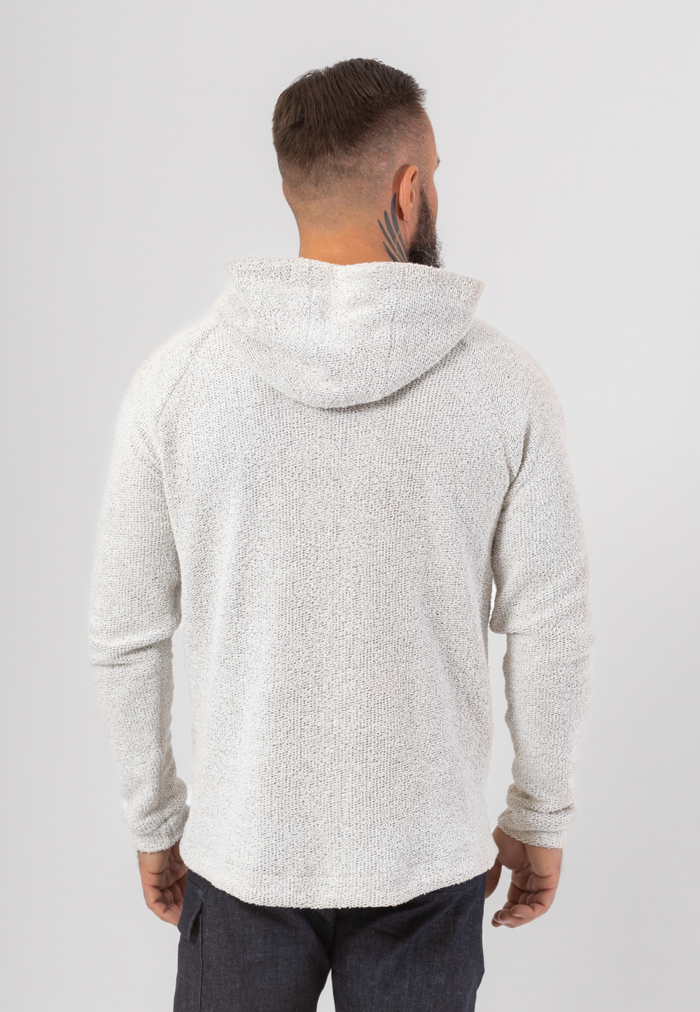 Bluza Z Kapturem Sheep - Jasnoszara 4 Bluza z kapturem w kolorze jasnoszarym z czarną haftowaną koroną.