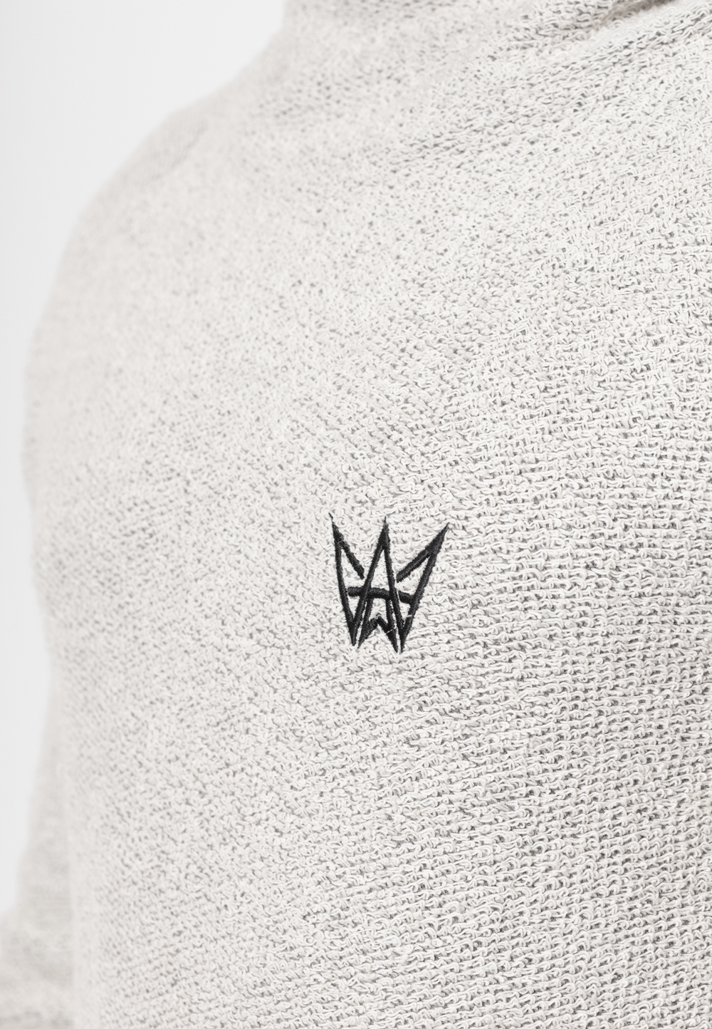 Bluza Z Kapturem Sheep - Jasnoszara 5 Bluza z kapturem w kolorze jasnoszarym z czarną haftowaną koroną.