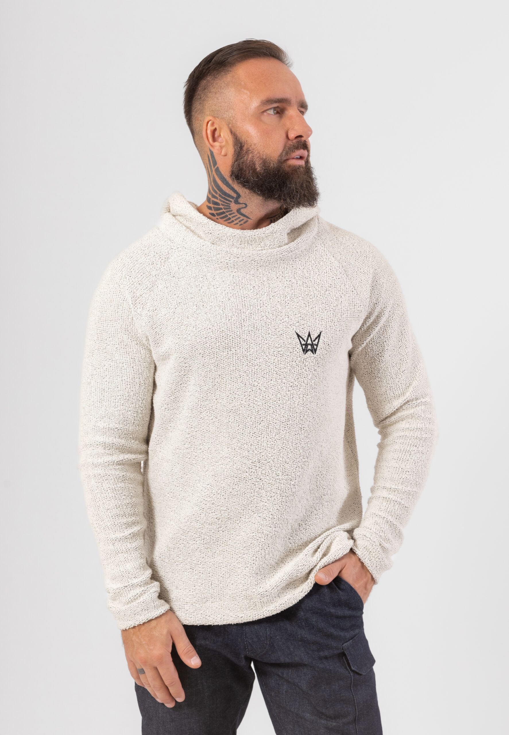 Bluza z kapturem w kolorze jasnoszarym z czarną haftowaną koroną.