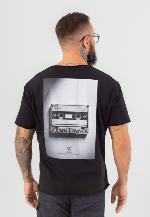 Koszulka z krótkim rękawem w kolorze czarnym z nadrukiem classic tape