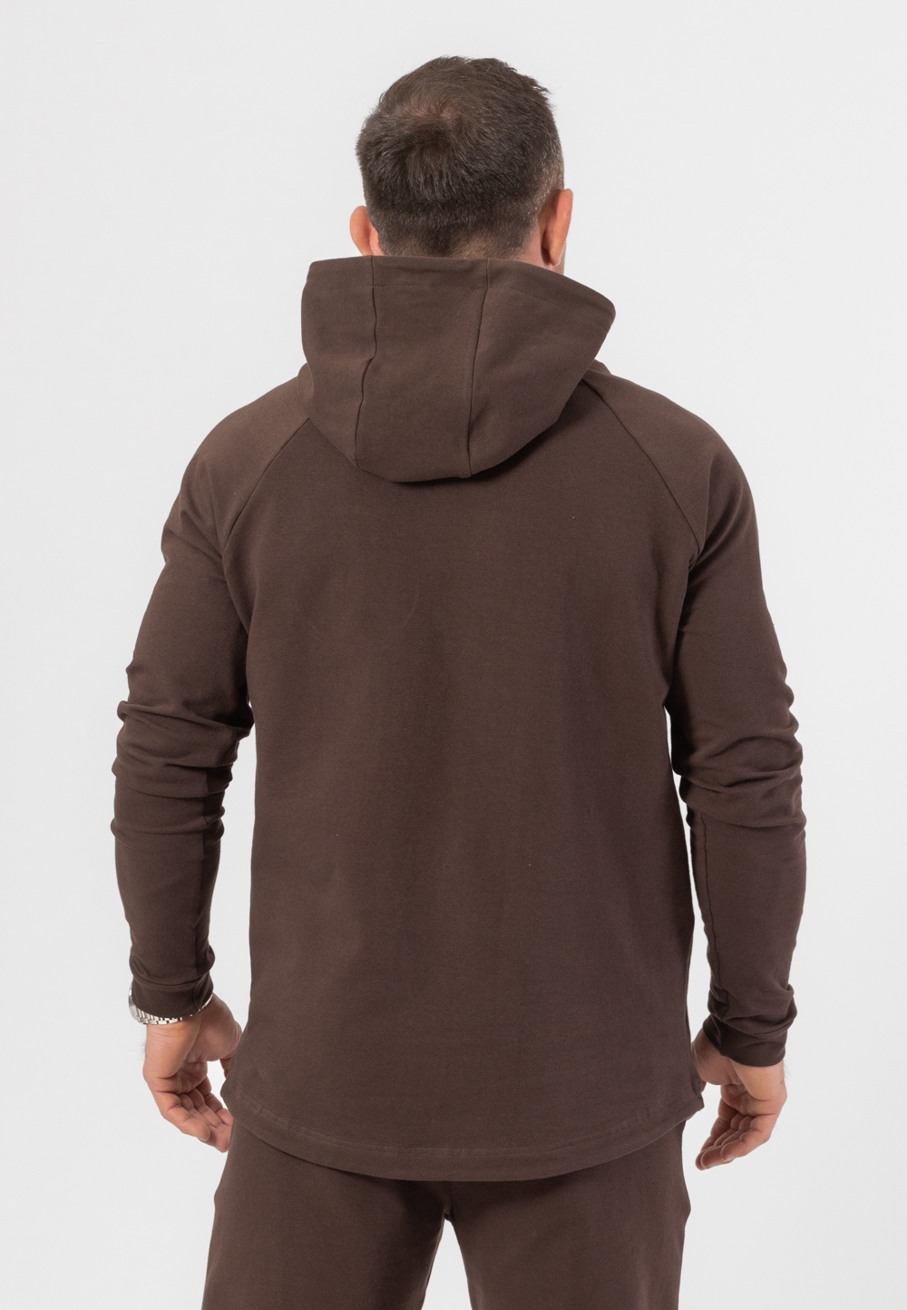 Bluza z kapturem w kolorze czekoladowym z haftowaną koroną w kolorze złotym.