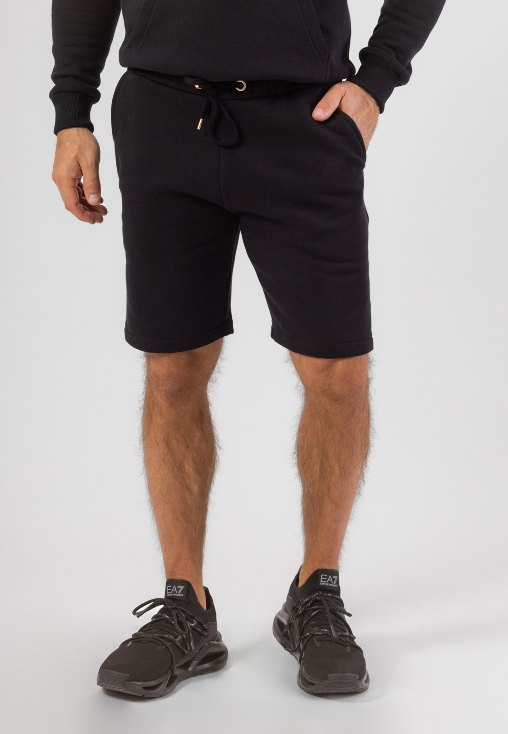 Krótkie spodenki bawełniane w kolorze czarnym ze złotą haftowaną koroną