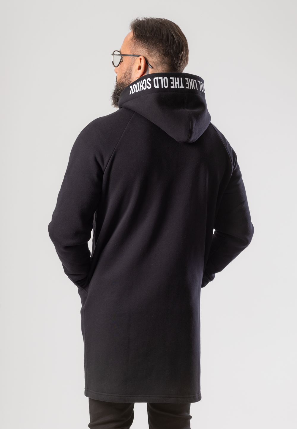 Bluza/ płaszcz rozpinana wykonana z bawełny w czarnym kolorze z kapturem z napisem No school like oldschool.