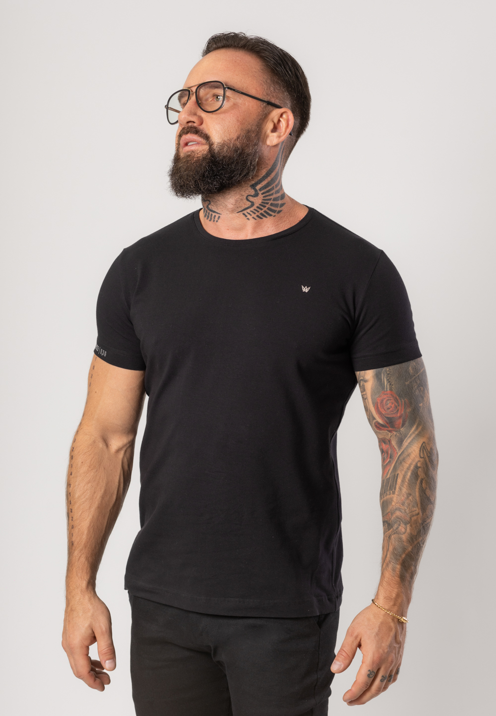 Koszulka Paco Slim Fit Premium z krótkim rękawem w kolorze czarnym z koroną wykonaną ze srebra 925.