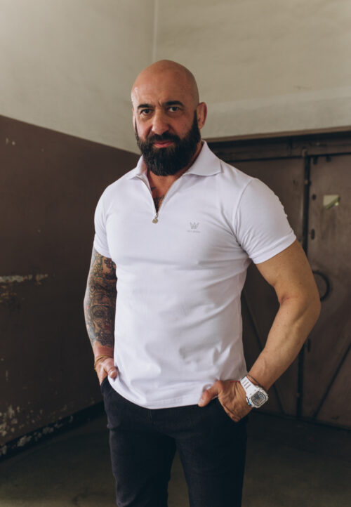 Koszulka Zipneck z krótkim rękawem w kolorze białym ze srebrną drukowaną koroną.