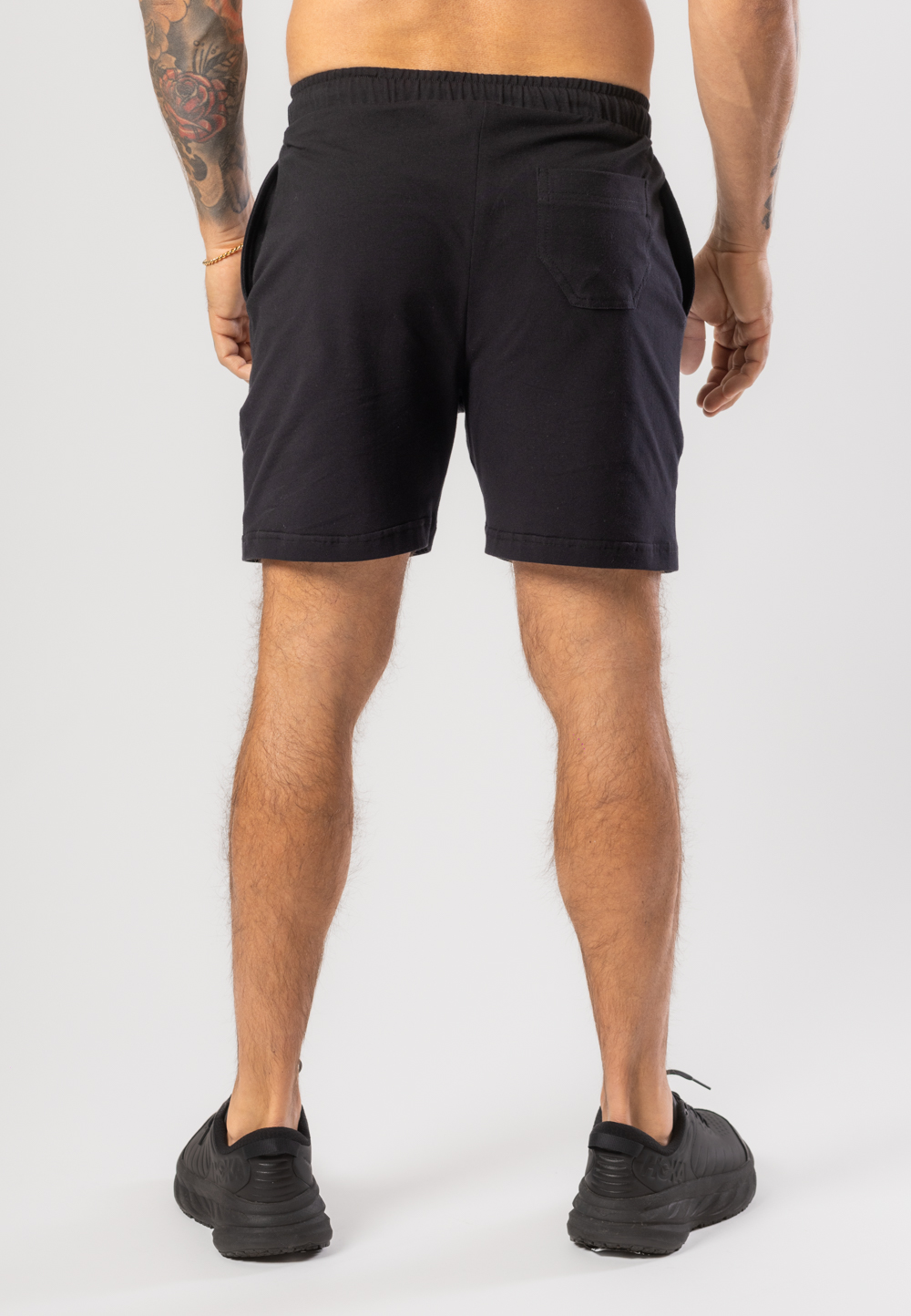 Krótkie spodenki Oversize w kolorze czarnym z białą drukowaną koroną.