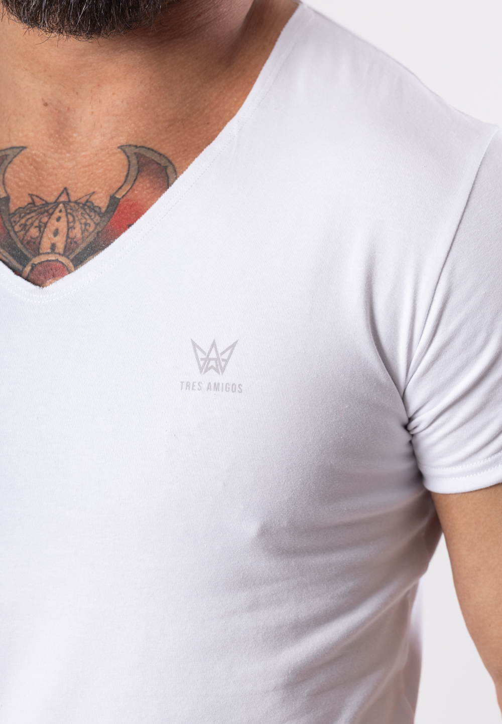 Koszulka Deepneck z krótkim rękawem w kolorze białym z szarą drukowaną koroną.