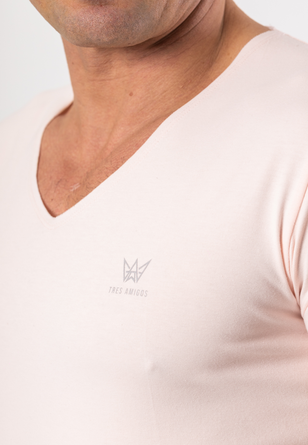 Koszulka Deepneck z krótkim rękawem w kolorze różowym z szarą drukowaną koroną.