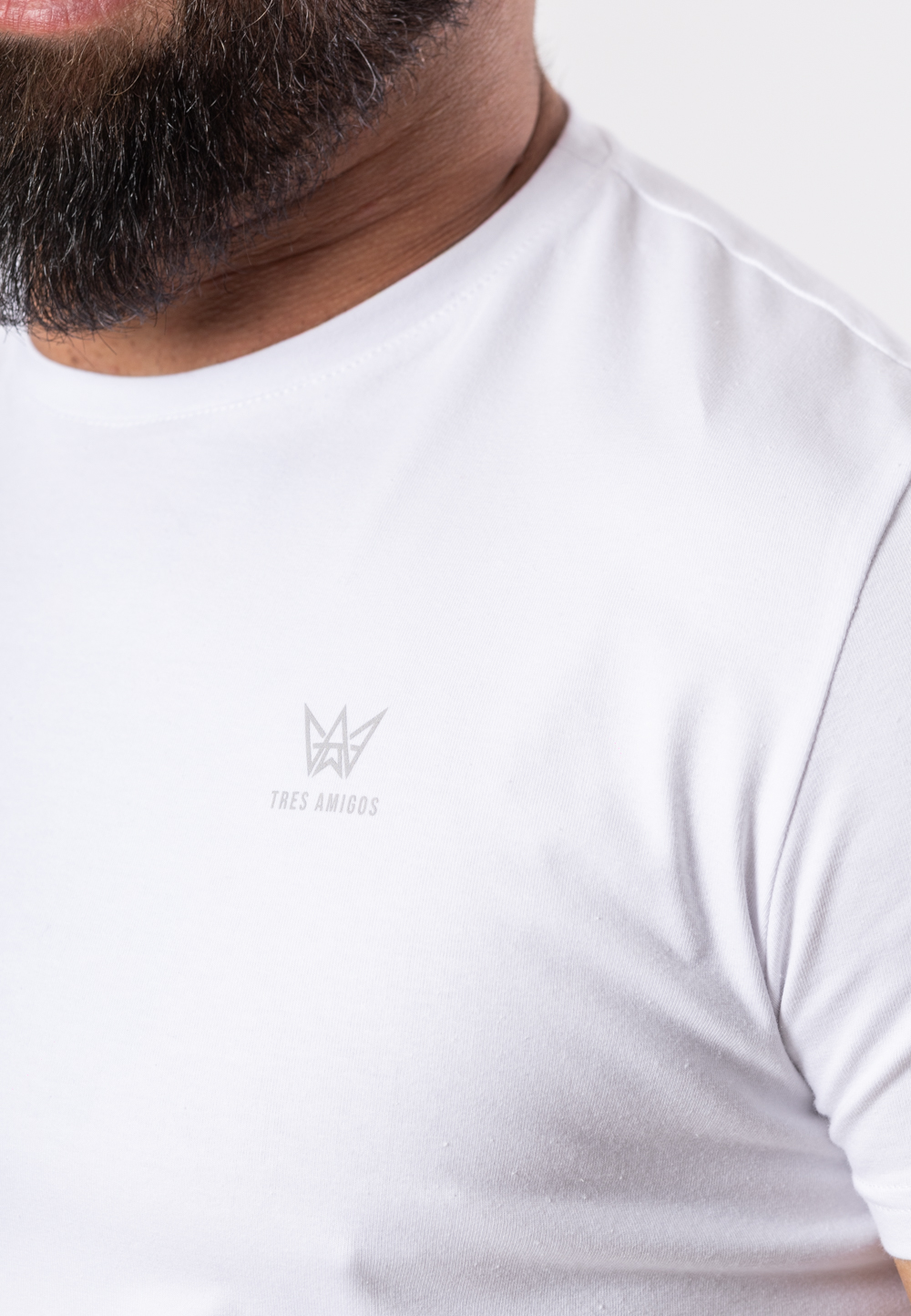 Koszulka Paco Slim z krótkim rękawem w kolorze białym z szarą drukowaną koroną.