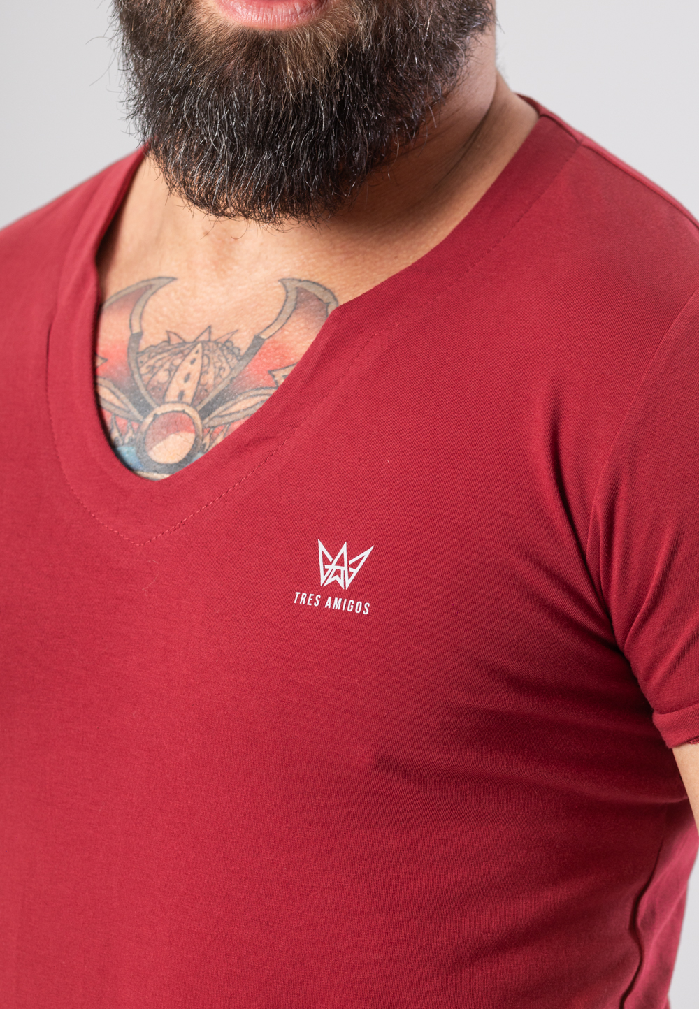 Koszulka z krótkim rękawem w kolorze bordowym z szarą drukowaną koroną.