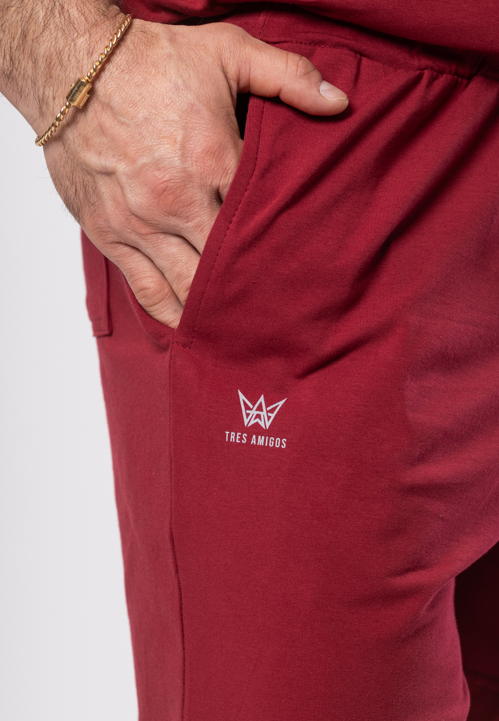 Krótkie spodenki Oversize w kolorze bordowym z szarą drukowaną koroną.